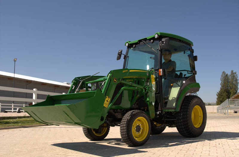 John Deere aktualizuje ciągniki kompaktowe