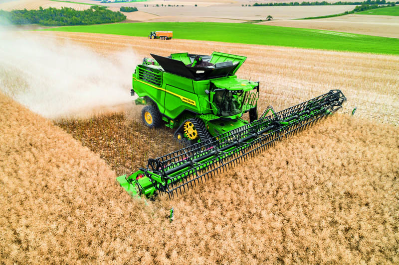 Król wydajności już na polskich polach - nowy kombajn serii X9