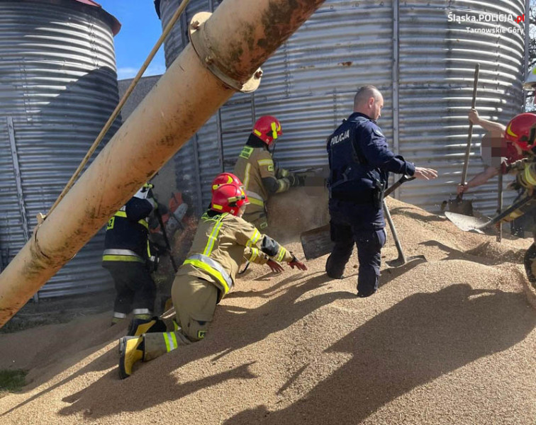 Mężczyzna wpadł do silosu ze zbożem