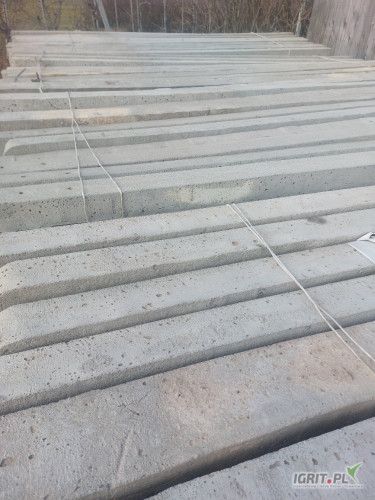 Sprzedam słupki betonowe 3 metrowe oraz słupki 2,80. Bardzo dobrym stanie. Duża ilości.
