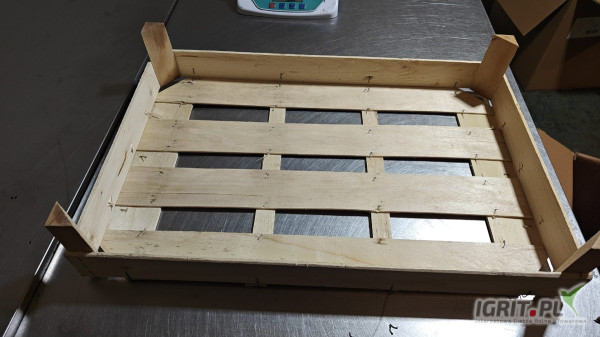 Sprzedam skrzynki o wymiarach 59x39x11 cm. Dobrej jakości. Kontakt: 731829338.