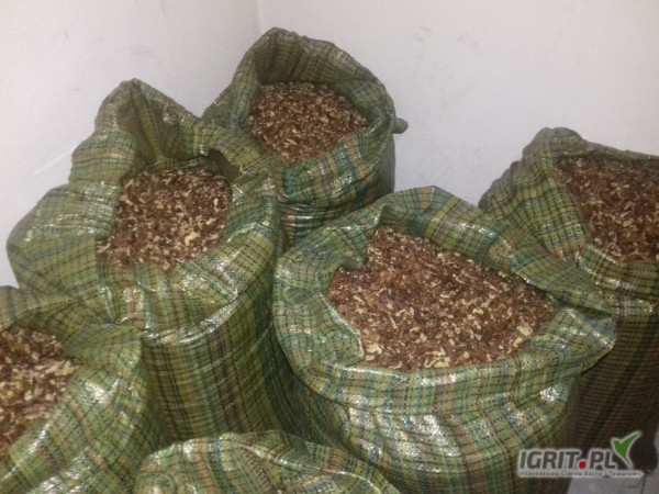 Sprzedam orzechy włoskie łuskane ciemne na olej. 