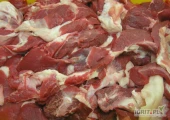 Mięso wołowe kl. II 80/20 mrożone - mięso drobne pochodzące z wykrawania i obróbki elementów wołowych.