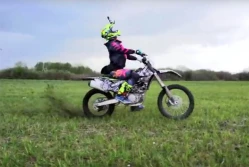 Pole  jako tor przeszkód dla motocykli i quadów?