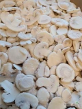 Sprzedamy pieczarkę mrożoną plaster 5-7, klasa hotel z zawartością kruszu od 5 do 10%, opakowanie: karton 10 kg z wkładem foliowym....