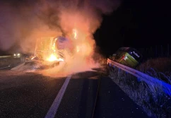 Ciężarówka ze zbożem w płomieniach - ZDJĘCIA