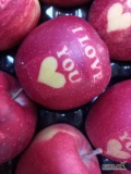 Sprzedam jabłko walentynkowe  I LOVE YOU z naturalnym napisem nie Grawer.