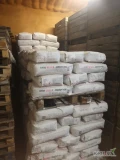 Sprzedam 4,5 tony wapna z chłodni. Przechowywane jest pod dachem, na paletach
