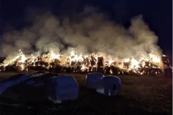 Baloty słomy płonęły jak pochodnie