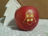 Sprzedam jabłka grawerowane ze świątecznym motywem. 