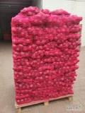 Sprzedam cebulę czerwona z siewu wiosennego 100% zdrowa piękna pełna luska kaliber 5-8 idealna na markety luz łódka worek 5 kg 10 kg po...