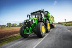 John Deere wyznacza nowe standardy w dziedzinie rolnictwa precyzyjnego i komfortu jazdy