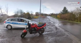 Jechał motocyklem z tablicami ciągnika!
