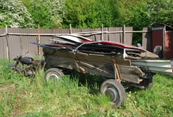 Wozem zaprzęgniętym do motoru chcieli wywieźć złom