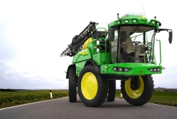 John Deere prezentuje nowy opryskiwacz samojezdny serii 300M