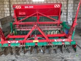 Siewnik nadbudowany agromasz SN 300 z broną talerzową zasiał około 10 ha kupiony w polskim salonie na zamówienie 