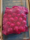 Witam. Sprzedam ładną czerwoną cebulę z siewu wiosennego. Kal. 5-7/5-8/6-8, worek raszlowy szyty 5 kg/10 kg, big bag.