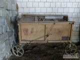 Mam do sprzedania maszynę do młócenia zboża prostówkę. Jest to zabytek.