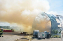 Spłonęły bele słomy, sianokiszonka i 20 ton nawozów