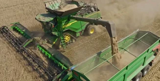Żniwa coraz bardziej wymagające. Technologia John Deere wychodzi naprzeciw