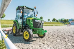 John Deere umacnia się na pozycji lidera przed New Holland w rejestracjach nowych ciągników