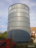 Witam posiadam na sprzedaż silosy zbożowe bin 120 ton płaskodenne posiadam na sprzedaż 3 sztuki cena za sztukę więcej informacji...