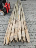 Sprzedam 150 słupów drewnianych 5 metrowych, 4 letnie. Impregnowane ciśnieniowo, posiadają nabite skoble. 