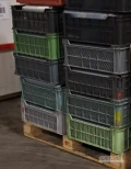 Sprzedam skrzynki plastikowe S 600X400X220 15 KG PLASTIK używane, około 900 szt.