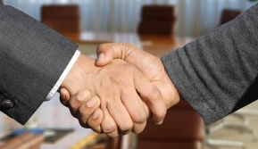 Powstaje holding spożywczy. Stracono prawie rok...