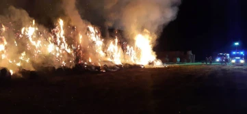 36 godzin gaszono wielką stertę słomy
