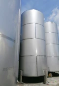 Sprzedam zbiorniki o pojemności 40000 litrów, stal nierdzewna.