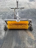 Sprzedam szczotkę walcowa do czysczenia truskawek po zimie o szerokości 1m z regulacją kąta na kółkach podorowych które tez sa...