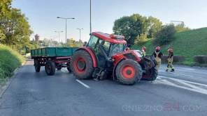 W  Gnieźnie: ciągnik złamany po zderzeniu z Tico