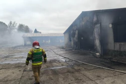 W kurnikach magazynowano słomę...