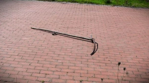 Z kosą na samochód...