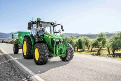 John Deere wprowadza nowy ciągnik 5M. Nowe przekładnie i zintegrowany AutoTracTM