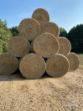Witam . Sprzedam słomę . Sloma prasowana prasa  pasowa john deere  , owinięta siatką wielkość balotów 160/120. Załadunek w cenie ,...
